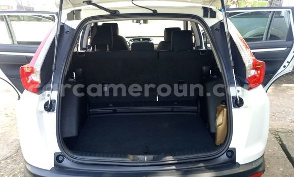 Sayi Imported Honda CR–V White Mota in Douala a Ƙasar Kamaru Sayi Imported Honda CR–V White Mota in Douala a Ƙasar Kamaru