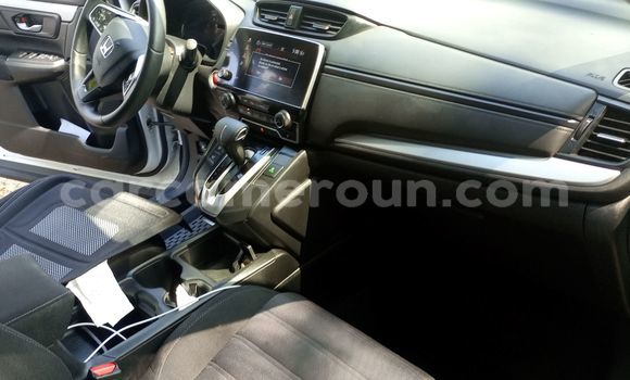 Sayi Imported Honda CR–V White Mota in Douala a Ƙasar Kamaru Sayi Imported Honda CR–V White Mota in Douala a Ƙasar Kamaru