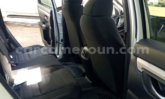Sayi Imported Honda CR–V White Mota in Douala a Ƙasar Kamaru Sayi Imported Honda CR–V White Mota in Douala a Ƙasar Kamaru