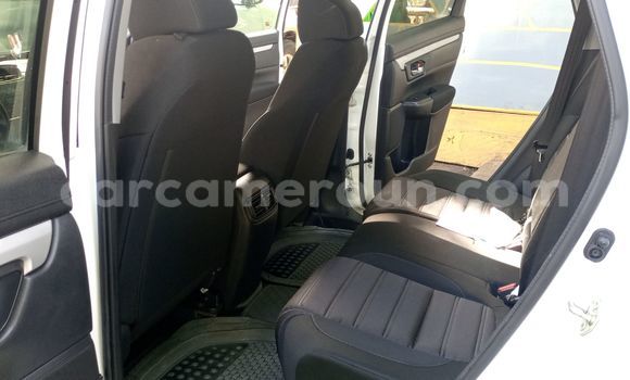 Sayi Imported Honda CR–V White Mota in Douala a Ƙasar Kamaru Sayi Imported Honda CR–V White Mota in Douala a Ƙasar Kamaru