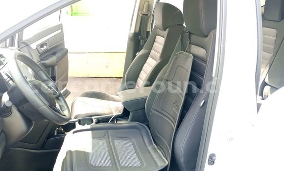 Sayi Imported Honda CR–V White Mota in Douala a Ƙasar Kamaru Sayi Imported Honda CR–V White Mota in Douala a Ƙasar Kamaru