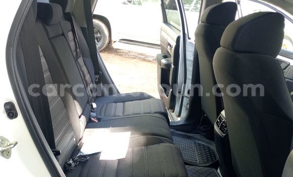 Sayi Imported Honda CR–V White Mota in Douala a Ƙasar Kamaru Sayi Imported Honda CR–V White Mota in Douala a Ƙasar Kamaru