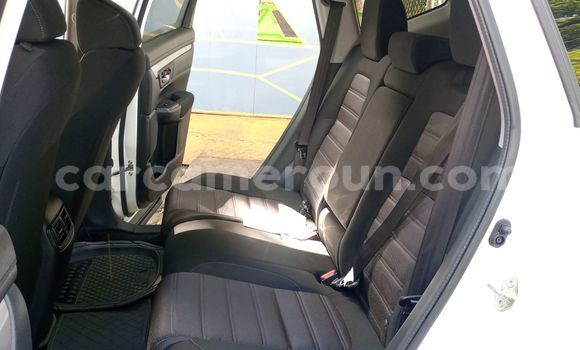 Sayi Imported Honda CR–V White Mota in Douala a Ƙasar Kamaru Sayi Imported Honda CR–V White Mota in Douala a Ƙasar Kamaru