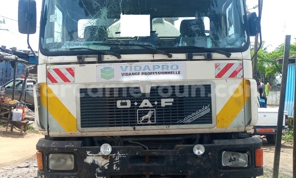 Sayi Na hannu Man Silent White Babbar mota in Douala a Ƙasar Kamaru Sayi Na hannu Man Silent White Babbar mota in Douala a Ƙasar Kamaru