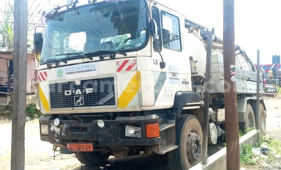 Sayi Na hannu Man Silent White Babbar mota in Douala a Ƙasar Kamaru Sayi Na hannu Man Silent White Babbar mota in Douala a Ƙasar Kamaru