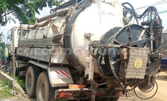 Sayi Na hannu Man Silent White Babbar mota in Douala a Ƙasar Kamaru Sayi Na hannu Man Silent White Babbar mota in Douala a Ƙasar Kamaru