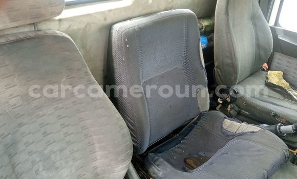 Sayi Na hannu Man Silent White Babbar mota in Douala a Ƙasar Kamaru Sayi Na hannu Man Silent White Babbar mota in Douala a Ƙasar Kamaru