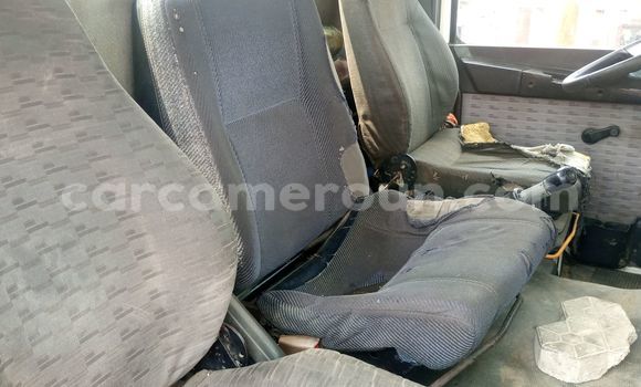 Sayi Na hannu Man Silent White Babbar mota in Douala a Ƙasar Kamaru Sayi Na hannu Man Silent White Babbar mota in Douala a Ƙasar Kamaru