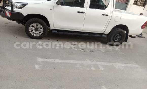 Sayi Na hannu Toyota Hilux White Mota in Douala a Ƙasar Kamaru Sayi Na hannu Toyota Hilux White Mota in Douala a Ƙasar Kamaru