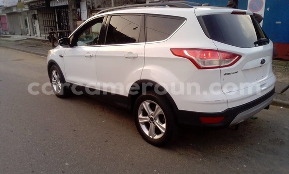 Sayi Na hannu Ford Escape White Mota in Douala a Ƙasar Kamaru Sayi Na hannu Ford Escape White Mota in Douala a Ƙasar Kamaru