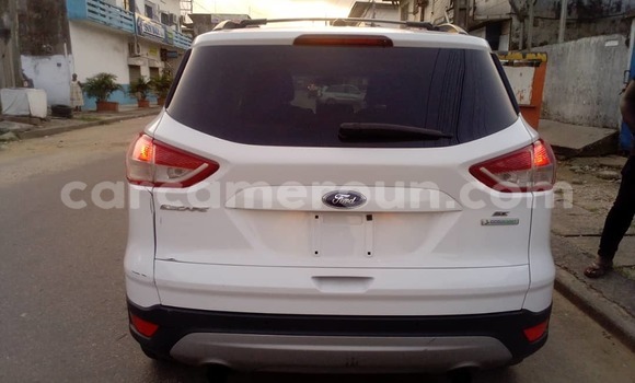 Sayi Na hannu Ford Escape White Mota in Douala a Ƙasar Kamaru Sayi Na hannu Ford Escape White Mota in Douala a Ƙasar Kamaru