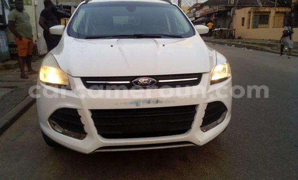Sayi Na hannu Ford Escape White Mota in Douala a Ƙasar Kamaru Sayi Na hannu Ford Escape White Mota in Douala a Ƙasar Kamaru