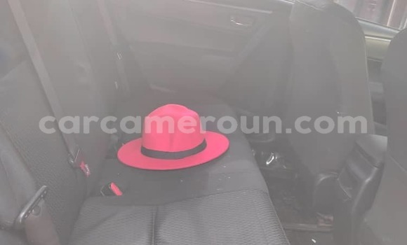 Sayi Na hannu Toyota Corolla Black Mota in Douala a Ƙasar Kamaru Sayi Na hannu Toyota Corolla Black Mota in Douala a Ƙasar Kamaru