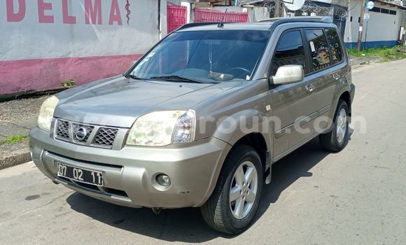 Sayi Imported Nissan X–Trail Azurfa Mota in Douala a Ƙasar Kamaru Sayi Imported Nissan X–Trail Azurfa Mota in Douala a Ƙasar Kamaru