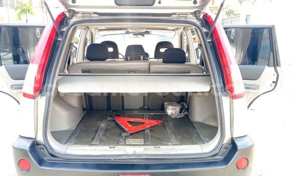 Sayi Imported Nissan X–Trail Azurfa Mota in Douala a Ƙasar Kamaru Sayi Imported Nissan X–Trail Azurfa Mota in Douala a Ƙasar Kamaru