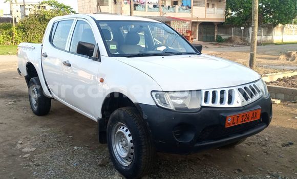 Buy Used Mitsubishi L400 White Truck in Douala in Littoral Cameroon Buy Used Mitsubishi L400 White Truck in Douala in Littoral Cameroon