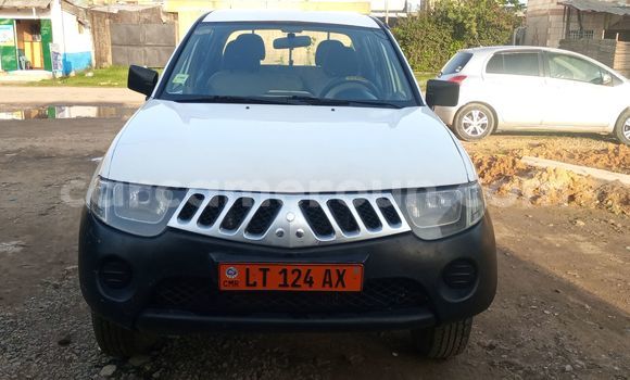 Buy Used Mitsubishi L400 White Truck in Douala in Littoral Cameroon Buy Used Mitsubishi L400 White Truck in Douala in Littoral Cameroon