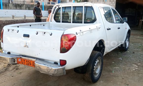 Buy Used Mitsubishi L400 White Truck in Douala in Littoral Cameroon Buy Used Mitsubishi L400 White Truck in Douala in Littoral Cameroon