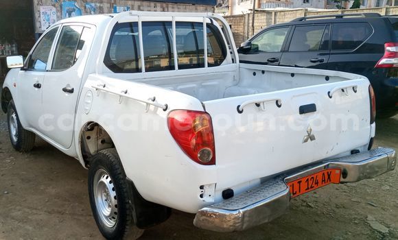 Buy Used Mitsubishi L400 White Truck in Douala in Littoral Cameroon Buy Used Mitsubishi L400 White Truck in Douala in Littoral Cameroon