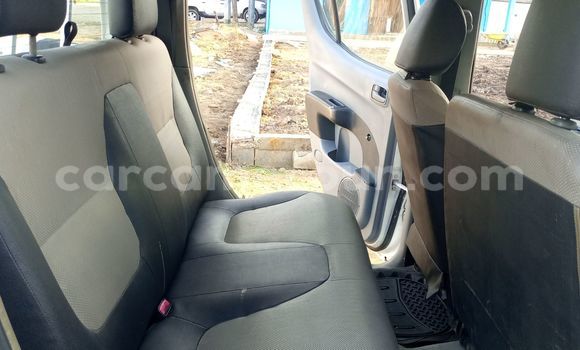 Buy Used Mitsubishi L400 White Truck in Douala in Littoral Cameroon Buy Used Mitsubishi L400 White Truck in Douala in Littoral Cameroon