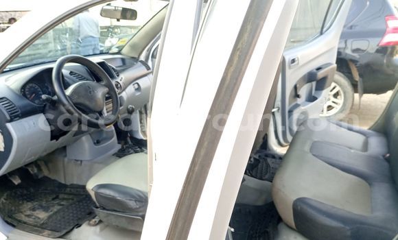 Buy Used Mitsubishi L400 White Truck in Douala in Littoral Cameroon Buy Used Mitsubishi L400 White Truck in Douala in Littoral Cameroon