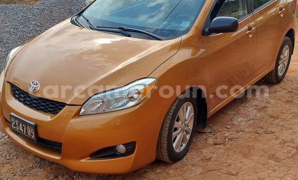 Sayi Na hannu Toyota Matrix Brown Mota in Yaounde a Babban Kamaru Sayi Na hannu Toyota Matrix Brown Mota in Yaounde a Babban Kamaru