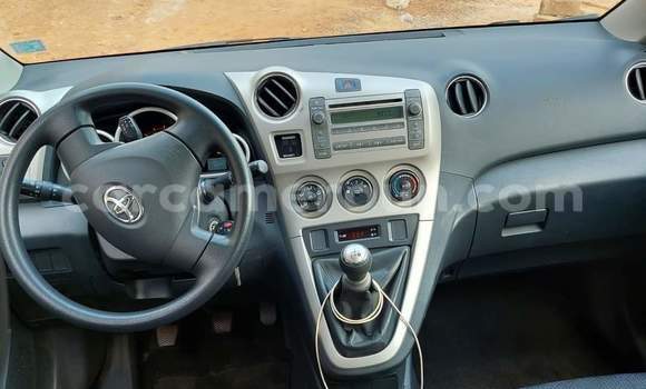 Sayi Na hannu Toyota Matrix Brown Mota in Yaounde a Babban Kamaru Sayi Na hannu Toyota Matrix Brown Mota in Yaounde a Babban Kamaru