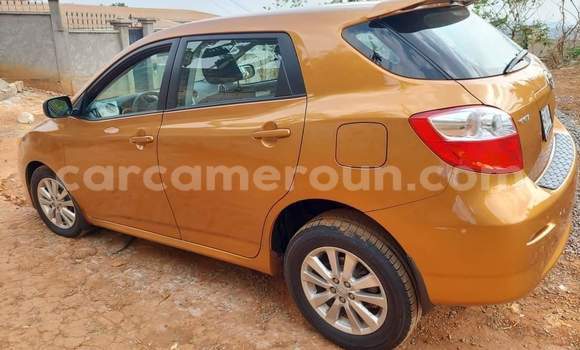 Sayi Na hannu Toyota Matrix Brown Mota in Yaounde a Babban Kamaru Sayi Na hannu Toyota Matrix Brown Mota in Yaounde a Babban Kamaru