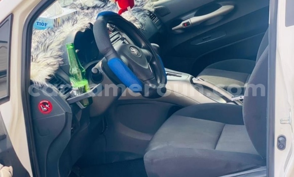 Acheter Import Voiture Toyota Auris Blanc à Yaoundé, Central Cameroon Acheter Import Voiture Toyota Auris Blanc à Yaoundé, Central Cameroon