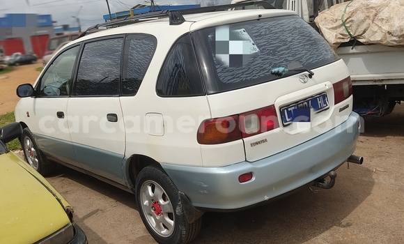 Sayi Na hannu Toyota Picnic White Mota in Douala a Ƙasar Kamaru Sayi Na hannu Toyota Picnic White Mota in Douala a Ƙasar Kamaru