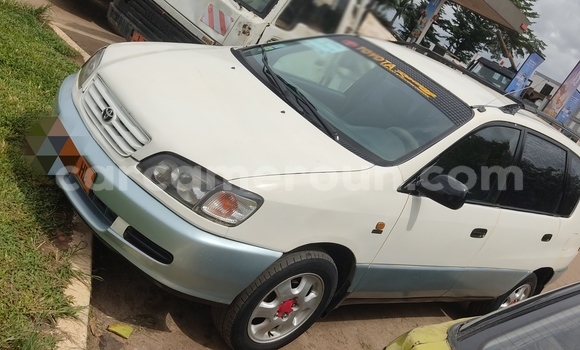 Sayi Na hannu Toyota Picnic White Mota in Douala a Ƙasar Kamaru Sayi Na hannu Toyota Picnic White Mota in Douala a Ƙasar Kamaru