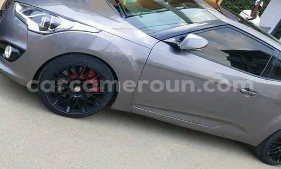 Sayi Na hannu Hyundai Veloster Azurfa Mota in Douala a Ƙasar Kamaru Sayi Na hannu Hyundai Veloster Azurfa Mota in Douala a Ƙasar Kamaru