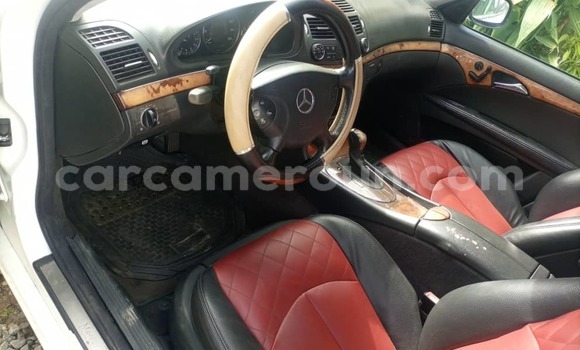 Sayi Na hannu Mercedes‒Benz E–Class White Mota in Douala a Ƙasar Kamaru Sayi Na hannu Mercedes‒Benz E–Class White Mota in Douala a Ƙasar Kamaru