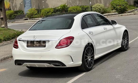 Acheter Occasion Voiture Mercedes‒Benz C–Class Blanc à Yaoundé, Central Cameroon Acheter Occasion Voiture Mercedes‒Benz C–Class Blanc à Yaoundé, Central Cameroon