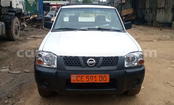 Sayi Na hannu Nissan UD White Babbar mota in Douala a Ƙasar Kamaru Sayi Na hannu Nissan UD White Babbar mota in Douala a Ƙasar Kamaru