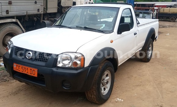 Sayi Na hannu Nissan UD White Babbar mota in Douala a Ƙasar Kamaru Sayi Na hannu Nissan UD White Babbar mota in Douala a Ƙasar Kamaru