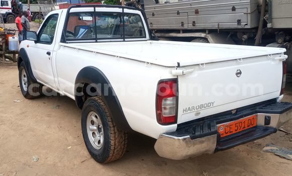 Sayi Na hannu Nissan UD White Babbar mota in Douala a Ƙasar Kamaru Sayi Na hannu Nissan UD White Babbar mota in Douala a Ƙasar Kamaru