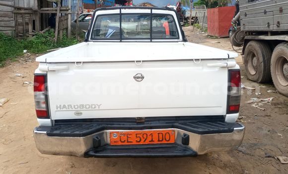 Sayi Na hannu Nissan UD White Babbar mota in Douala a Ƙasar Kamaru Sayi Na hannu Nissan UD White Babbar mota in Douala a Ƙasar Kamaru