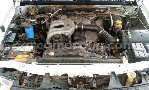 Sayi Na hannu Nissan UD White Babbar mota in Douala a Ƙasar Kamaru Sayi Na hannu Nissan UD White Babbar mota in Douala a Ƙasar Kamaru