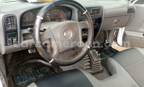 Sayi Na hannu Nissan UD White Babbar mota in Douala a Ƙasar Kamaru Sayi Na hannu Nissan UD White Babbar mota in Douala a Ƙasar Kamaru