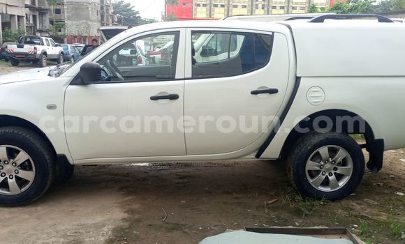 Sayi Imported Mitsubishi L400 White Babbar mota in Douala a Ƙasar Kamaru Sayi Imported Mitsubishi L400 White Babbar mota in Douala a Ƙasar Kamaru