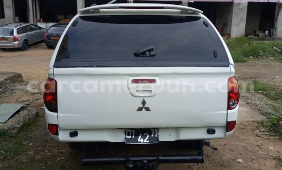 Sayi Imported Mitsubishi L400 White Babbar mota in Douala a Ƙasar Kamaru Sayi Imported Mitsubishi L400 White Babbar mota in Douala a Ƙasar Kamaru