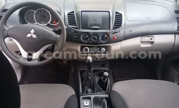 Sayi Imported Mitsubishi L400 White Babbar mota in Douala a Ƙasar Kamaru Sayi Imported Mitsubishi L400 White Babbar mota in Douala a Ƙasar Kamaru