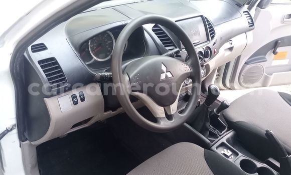 Sayi Imported Mitsubishi L400 White Babbar mota in Douala a Ƙasar Kamaru Sayi Imported Mitsubishi L400 White Babbar mota in Douala a Ƙasar Kamaru