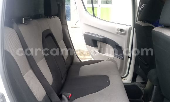 Sayi Imported Mitsubishi L400 White Babbar mota in Douala a Ƙasar Kamaru Sayi Imported Mitsubishi L400 White Babbar mota in Douala a Ƙasar Kamaru