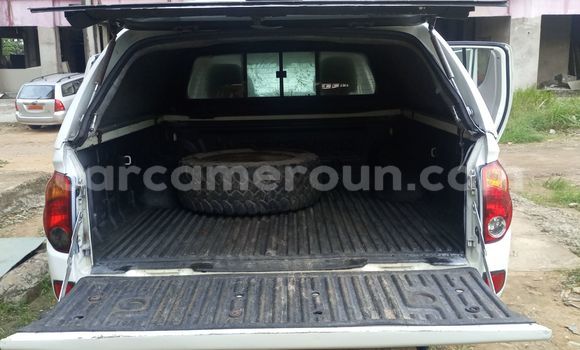 Sayi Imported Mitsubishi L400 White Babbar mota in Douala a Ƙasar Kamaru Sayi Imported Mitsubishi L400 White Babbar mota in Douala a Ƙasar Kamaru