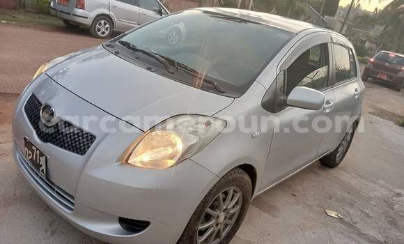 Sayi Na hannu Toyota Vitz Azurfa Mota in Yaounde a Babban Kamaru Sayi Na hannu Toyota Vitz Azurfa Mota in Yaounde a Babban Kamaru
