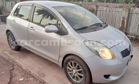 Sayi Na hannu Toyota Vitz Azurfa Mota in Yaounde a Babban Kamaru Sayi Na hannu Toyota Vitz Azurfa Mota in Yaounde a Babban Kamaru