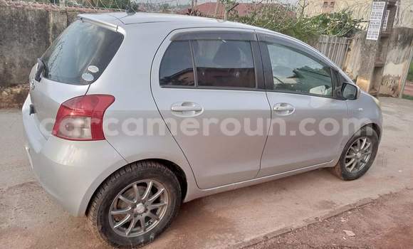 Sayi Na hannu Toyota Vitz Azurfa Mota in Yaounde a Babban Kamaru Sayi Na hannu Toyota Vitz Azurfa Mota in Yaounde a Babban Kamaru
