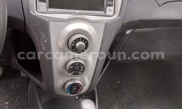 Sayi Na hannu Toyota Vitz Azurfa Mota in Yaounde a Babban Kamaru Sayi Na hannu Toyota Vitz Azurfa Mota in Yaounde a Babban Kamaru